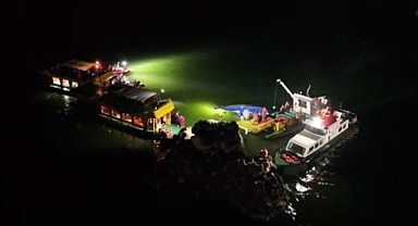 Turistleri taşıyan 4 tekne alabora oldu: 10 ölü